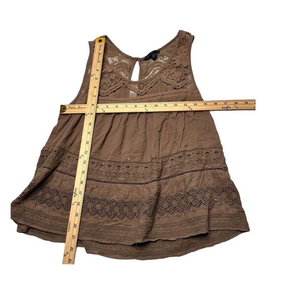 Women’s Size Medium Dainty Embroidered Blouse Size Medium - Picture 3 of 4